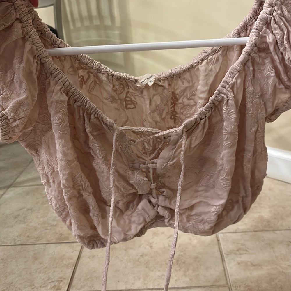 Olivaceous top, size medium.